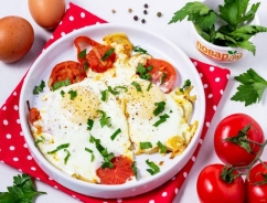 Яичница с помидорами и луком - пошаговый рецепт с фото на Повар.ру